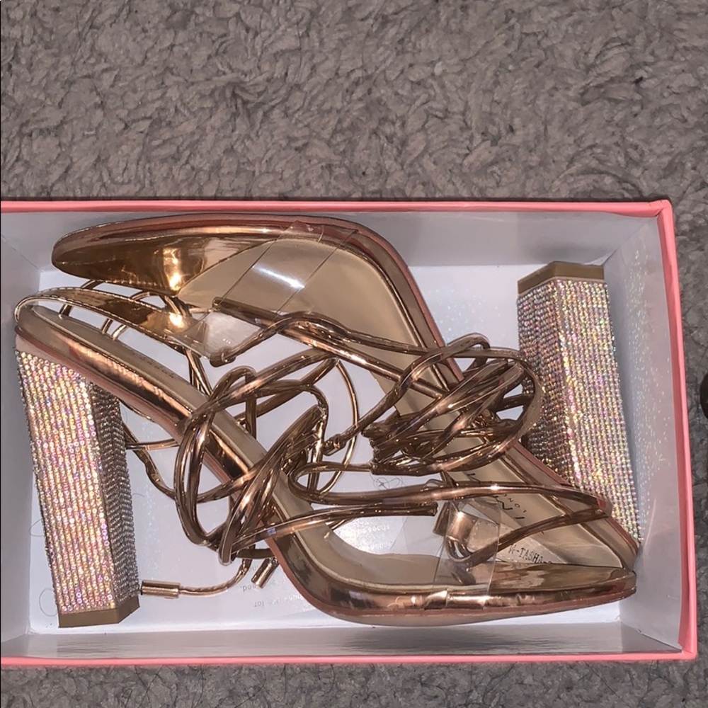 Rose gold heels✨